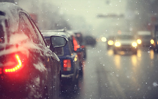 Opady śniegu w Warmińsko-Mazurskiem. Jak wygląda sytuacja na drogach?
